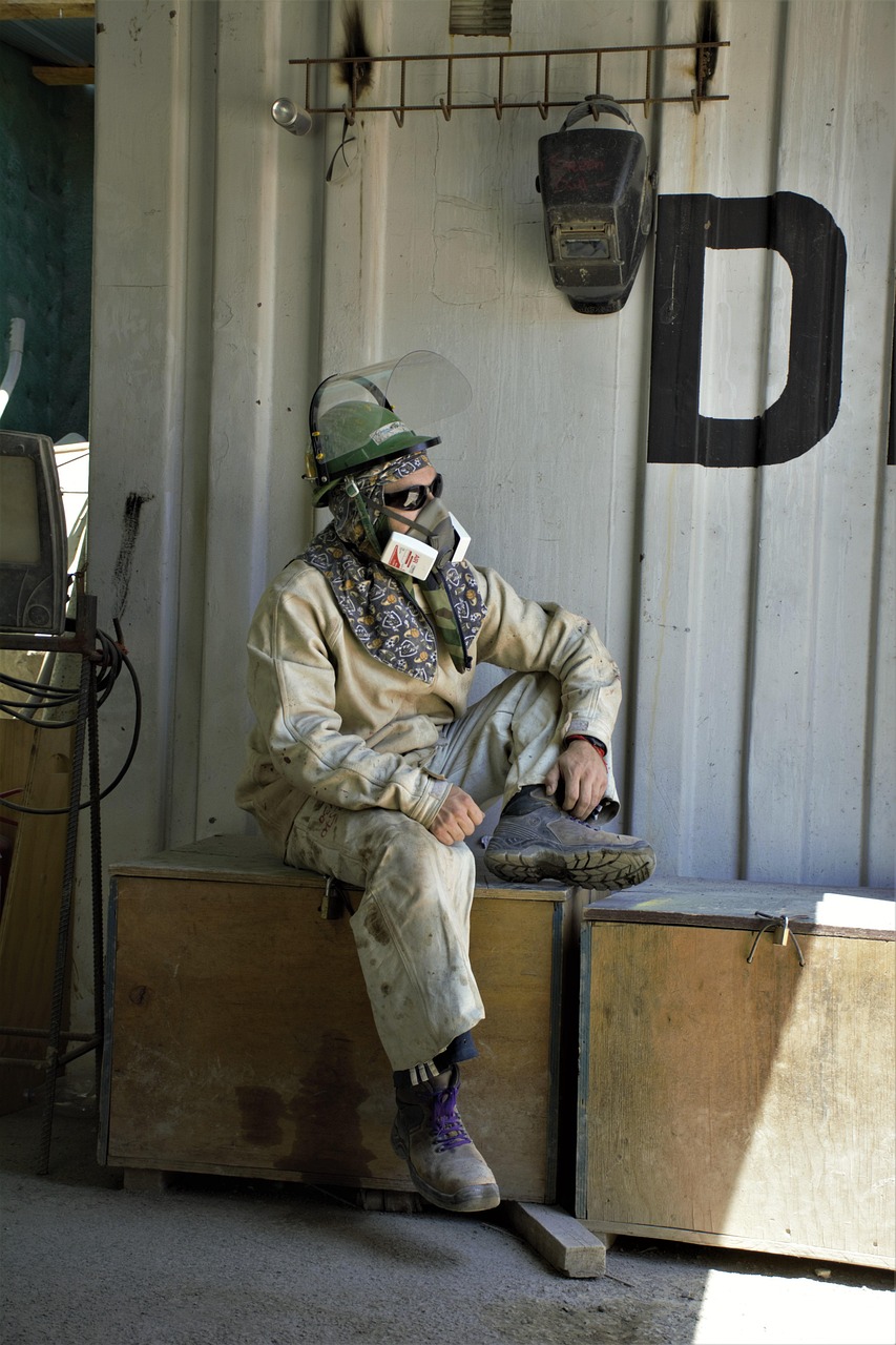 soldier, man, uniform, aldar, soldadora, soldador, máquina de soldar, trabajador, industria, construcción, trabajo, careta, bototos